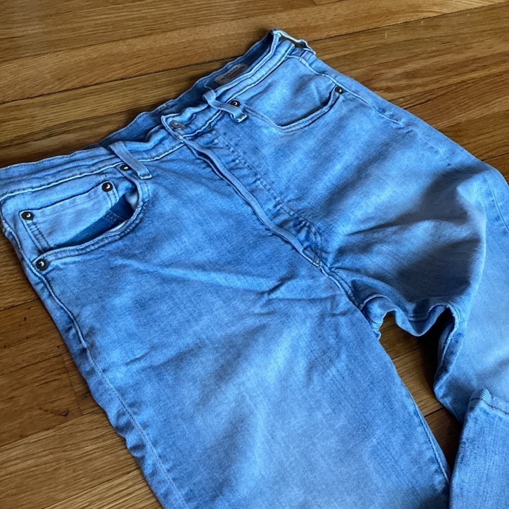 Levi’s button fly high waisted 31 denim jeans slight discoloration back see pics - Picture 4 of 10